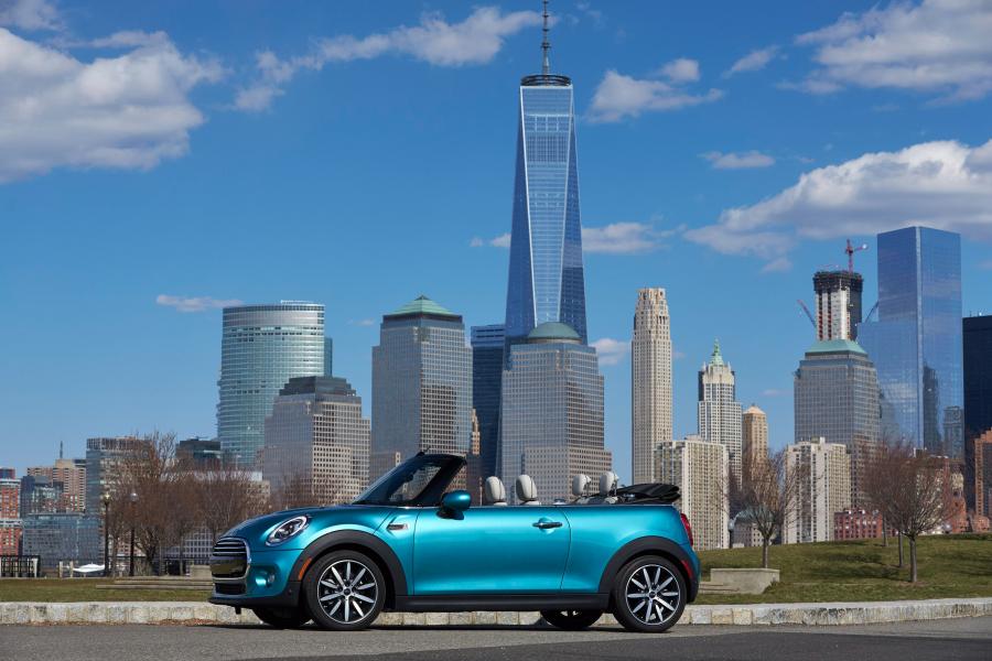  Mini Cooper Cabrio 2016 года  (US) (фото 21 из 26)